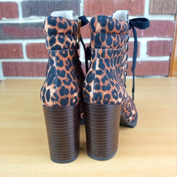 NWT PAIGE 'Nicole' *RARE COLOR WAY* Leopard Print Canvas Stacked Heel Bootie - Picture 4 of 7